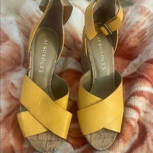 AEROSOLES Women's Mustard Wedge Sandals